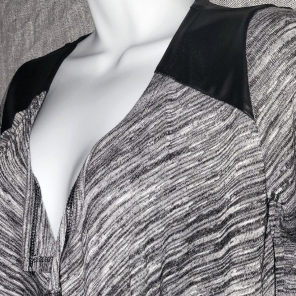 🌼3 for 30🌼Gray Heather Cardigan XS Junior 14 Faux Leather Shoulders Y2K fun